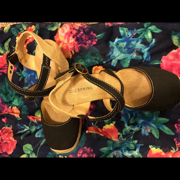 Sandals - Picture 2 of 2