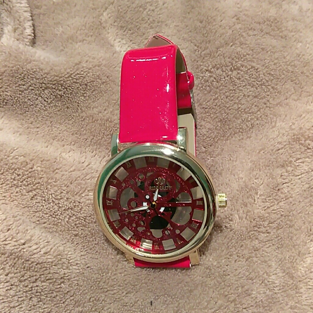 Designer faux leather roman numerals analog watch