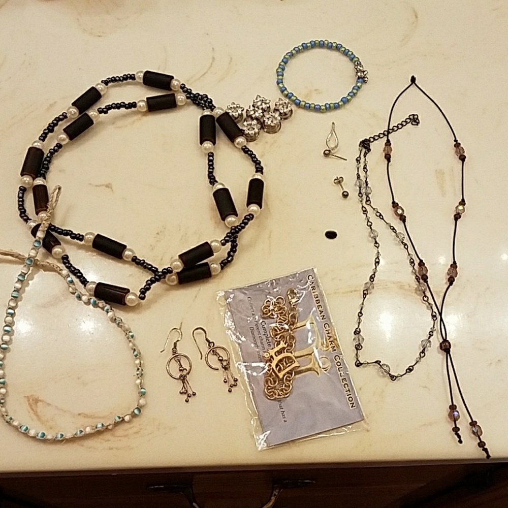 Lot of jewelry.