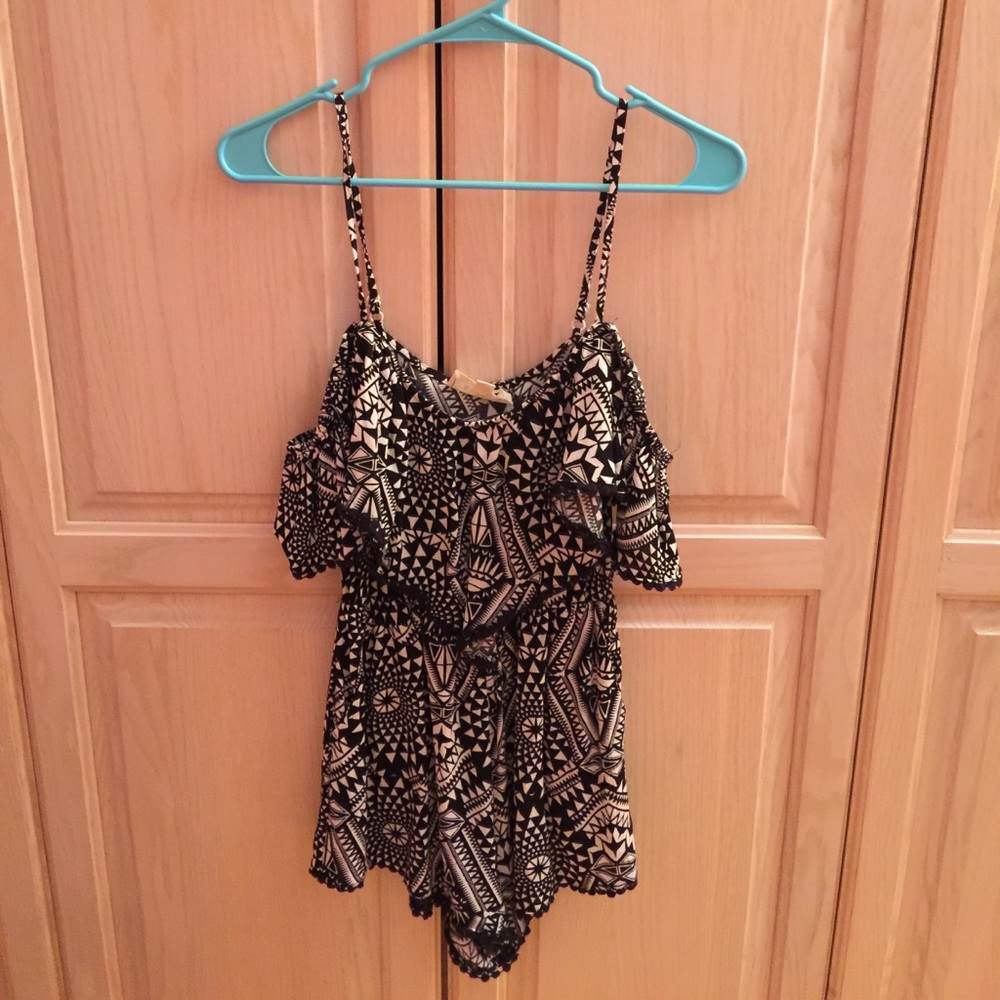 LA Hearts Geometric Print Cold Shoulder Romper