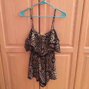 LA Hearts Geometric Print Cold Shoulder Romper