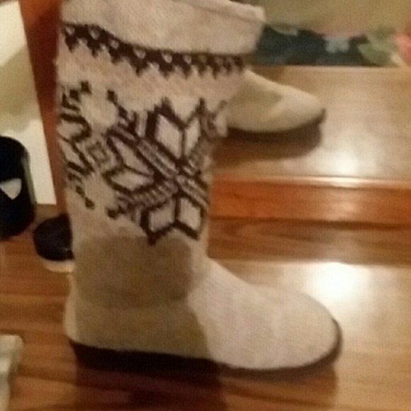 MukLuks boots - Picture 2 of 5