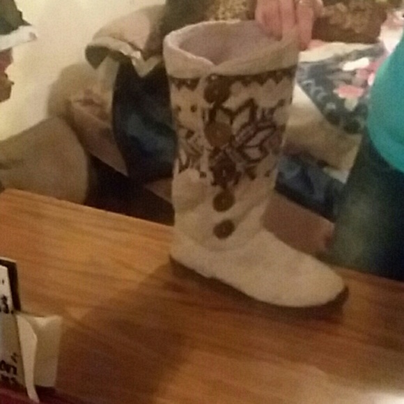 MukLuks boots - Picture 3 of 5