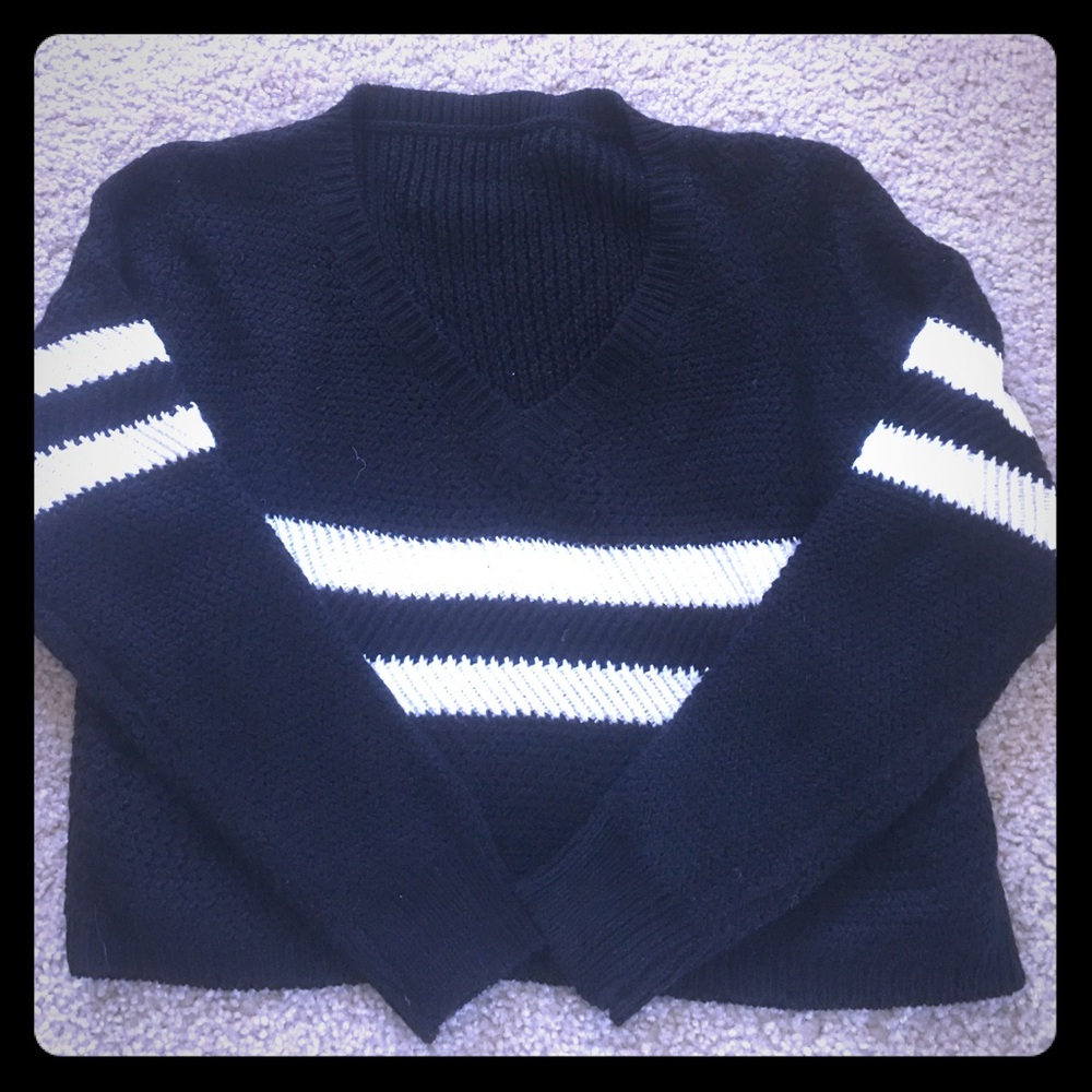 Cropped knit v neck sweater