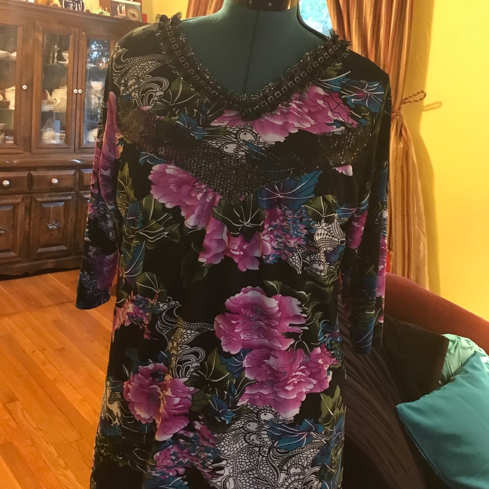 Plus size Takoni floral sequin top