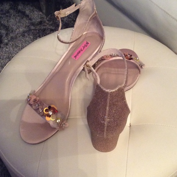 Betsey Johnson Shoes - 👍Betsy Johnson sandals