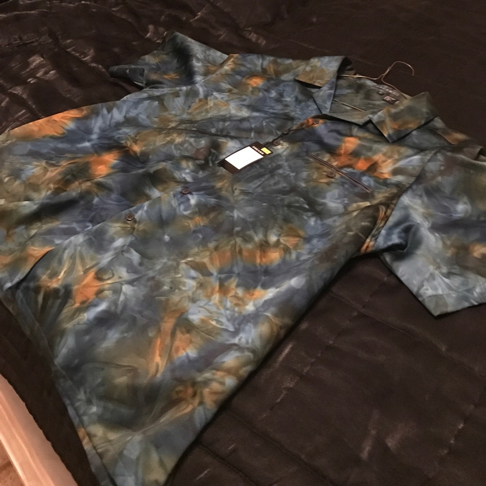 Button down - Picture 3 of 4
