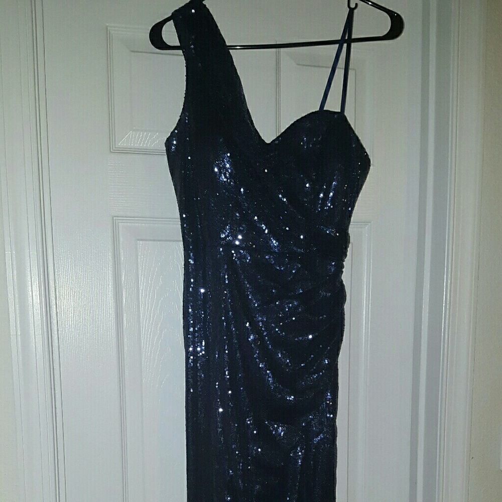Blue sequin dress Cache size 8