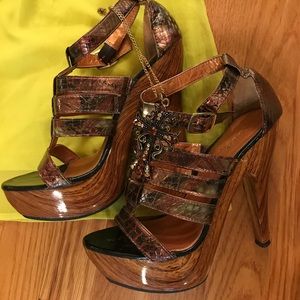 Sandals!!! Wooden sole heels!!! Gorgeous!