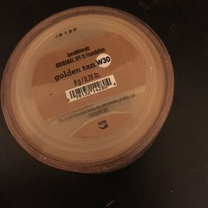 Bare minerals foundation in golden tan