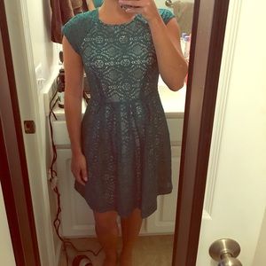Dark green/Cream lace dress