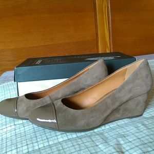 GEOX Respira Wedge Shoes Size 7.5 Taupe Brand new