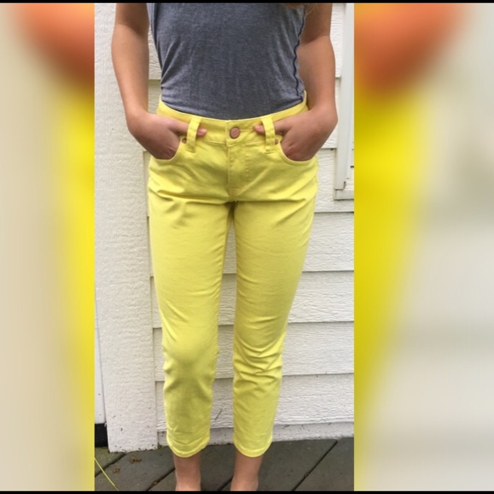 Yellow skinny jeans