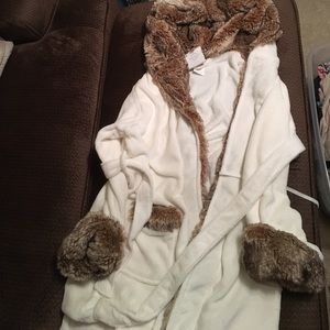 Faux fur super soft robe!