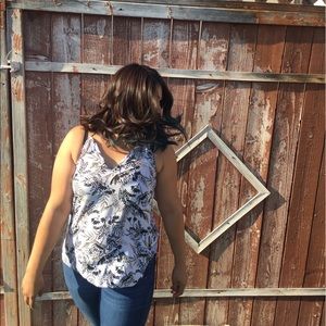 🚨SALE🚨  floral tank top ▪️✨