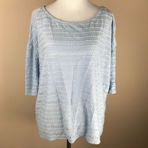 3/4 sleeve shirt size small