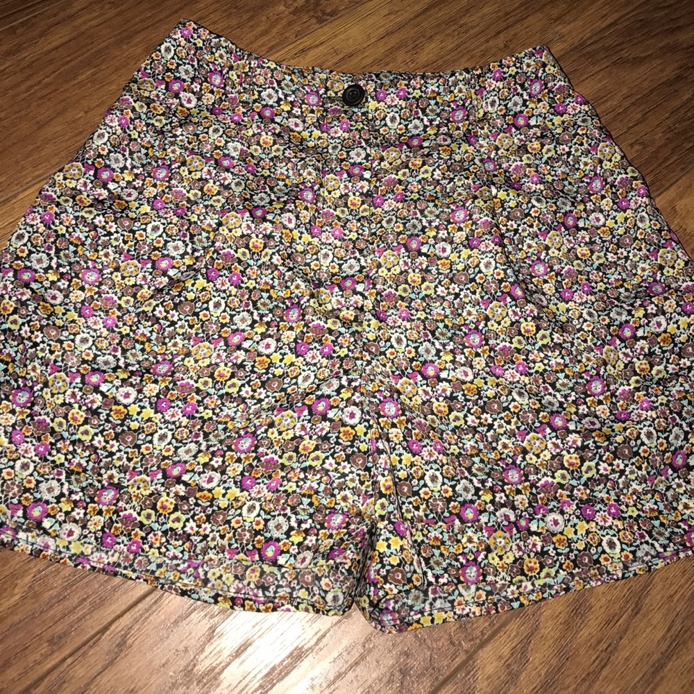 Flowery shorts