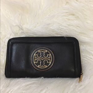 Tory Burch wallet.