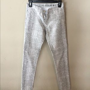 Grey and white jegging