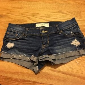 Distressed cuffed shorts