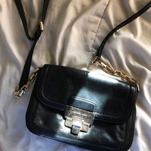 Micheal Kors cross body purse