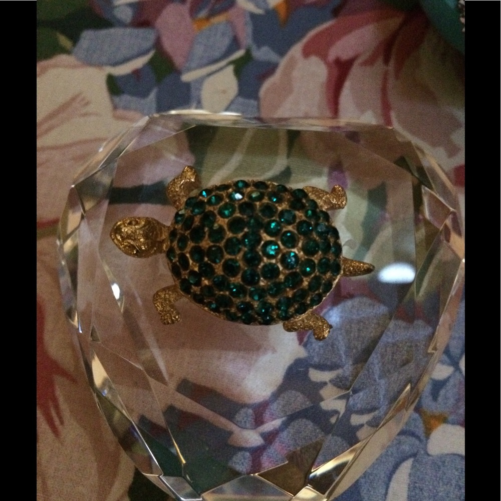 Adorable turtle pin with green rhinestones