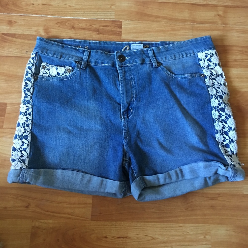 Woman's lace shorts OBO