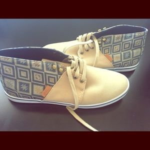 Never worn outside! Women's VANS💥💥💥