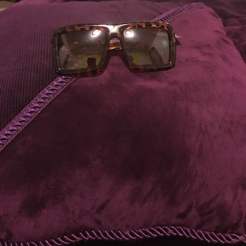 Brown square shape sunglasses brand new!!