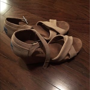TOMS Beige Sandals- very comfy. Sz 6.5