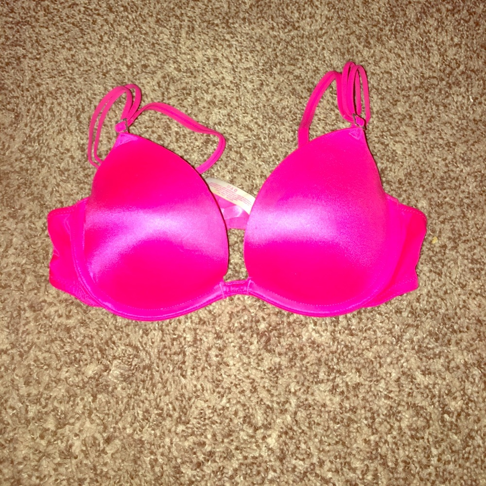 VS Pink push-up plunge