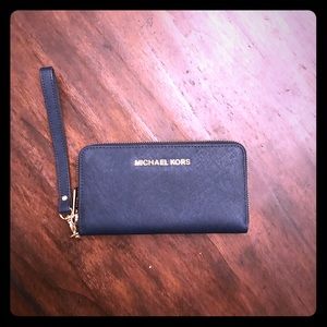 Michael Kors wallet wristlet (navy)