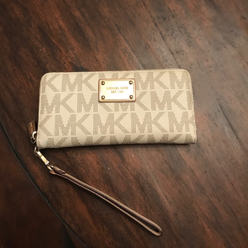 Michael Kors wallet wristlet