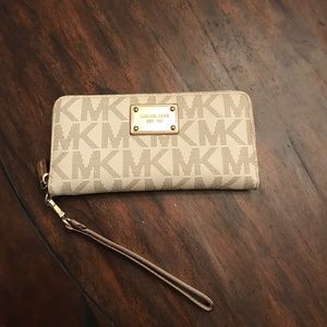 Michael Kors wallet wristlet