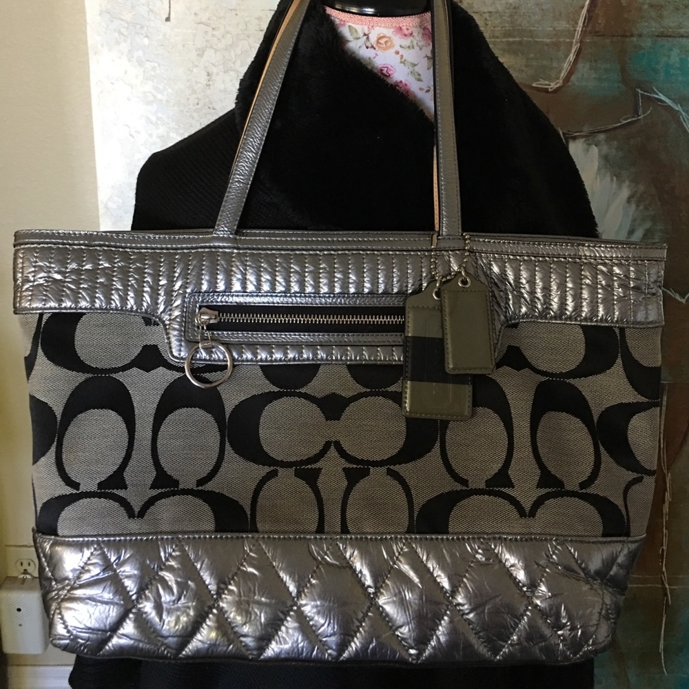 Coach Poppy Signature Tote Bage