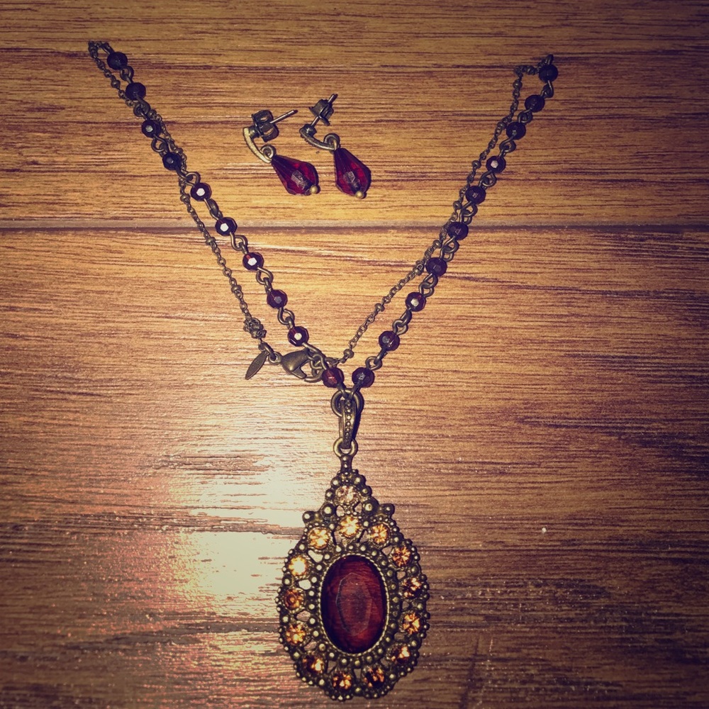 Necklace and earring