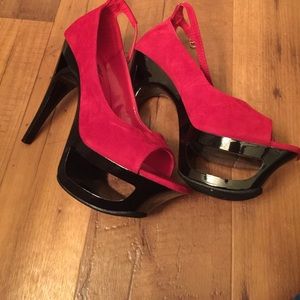 Red Wild Rose 🌹 size 8 Platform Stilettos 👠