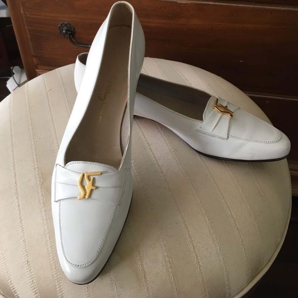Ferragamo White Leather Flats Loafers/ 8.5 AAA