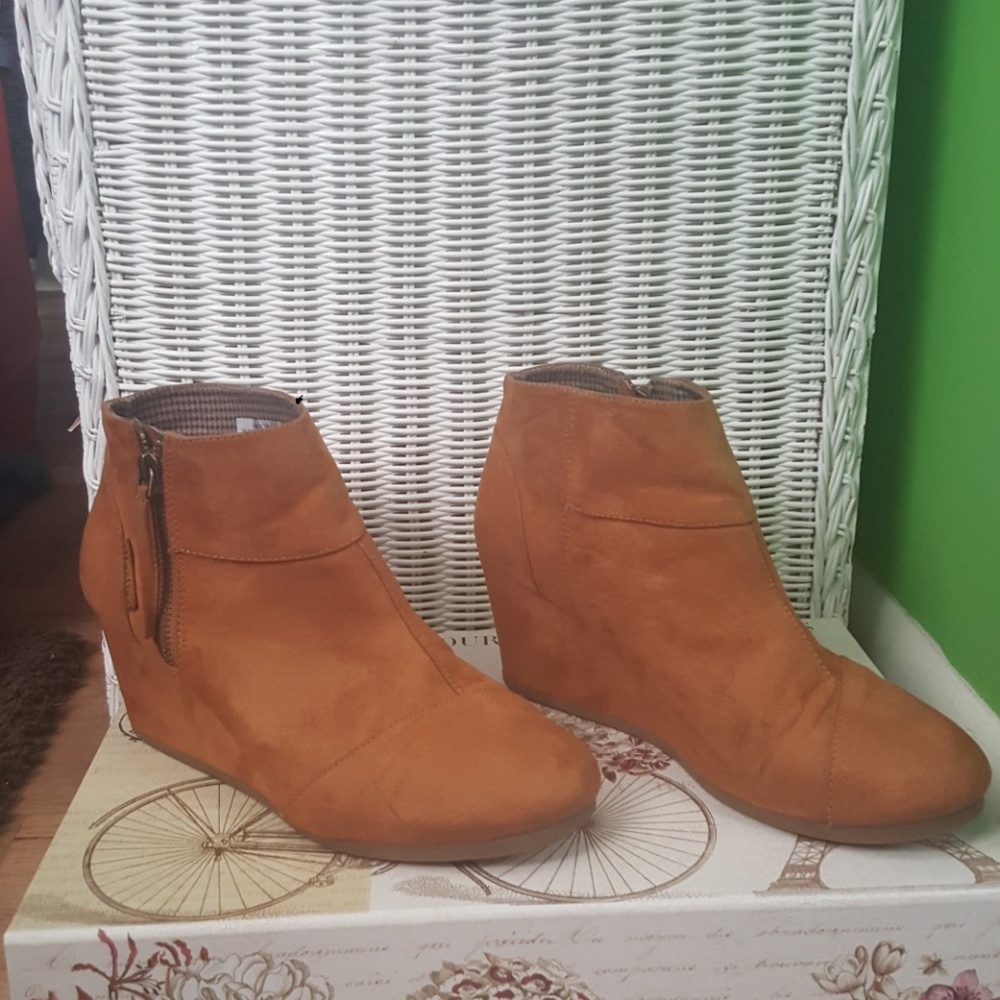 Tan wedge booties 💥3 for $15💥
