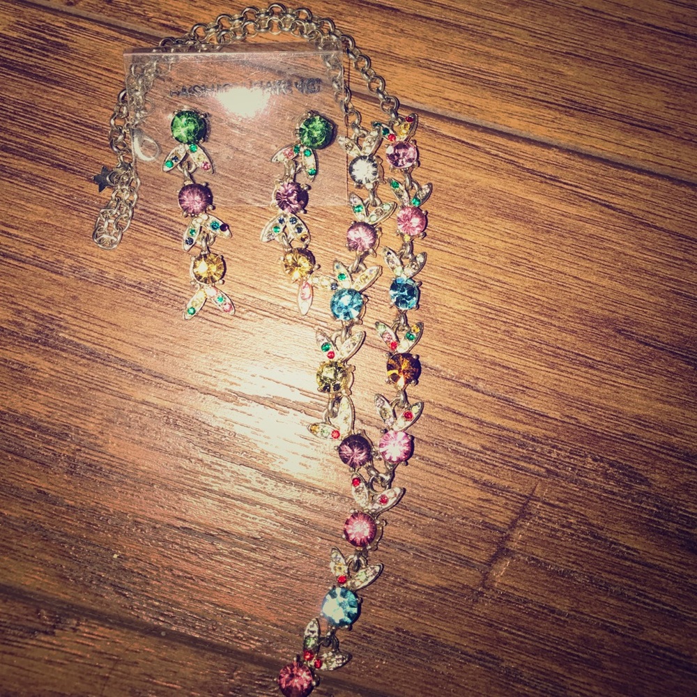 Necklace and earrings set