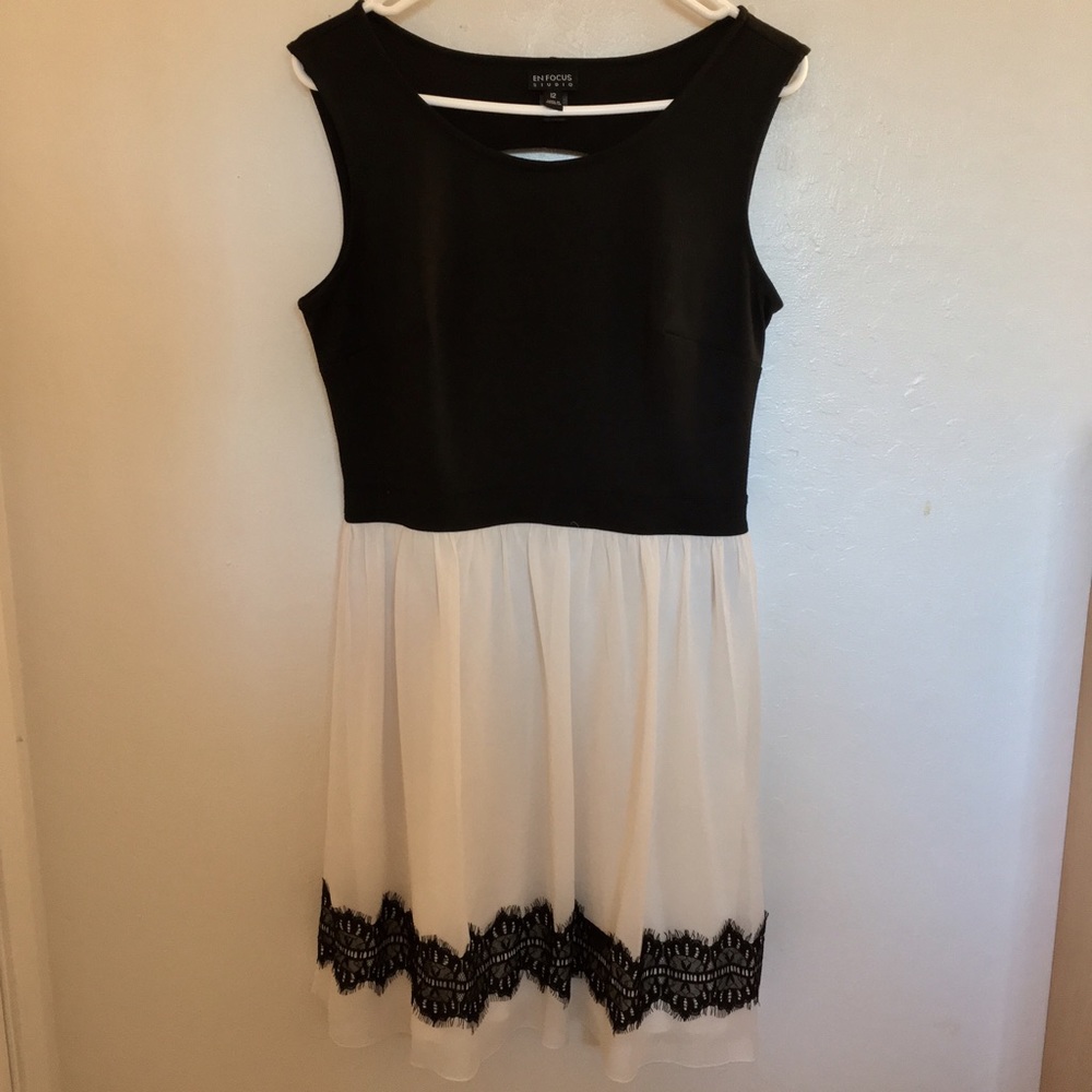 Sleeveless Dress with off-white skirt and pattern