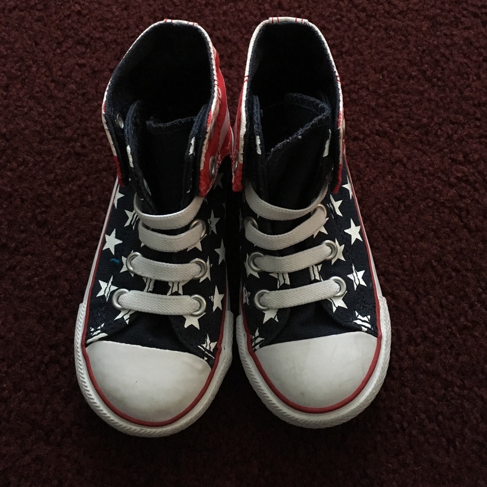 New without tags boys converse.