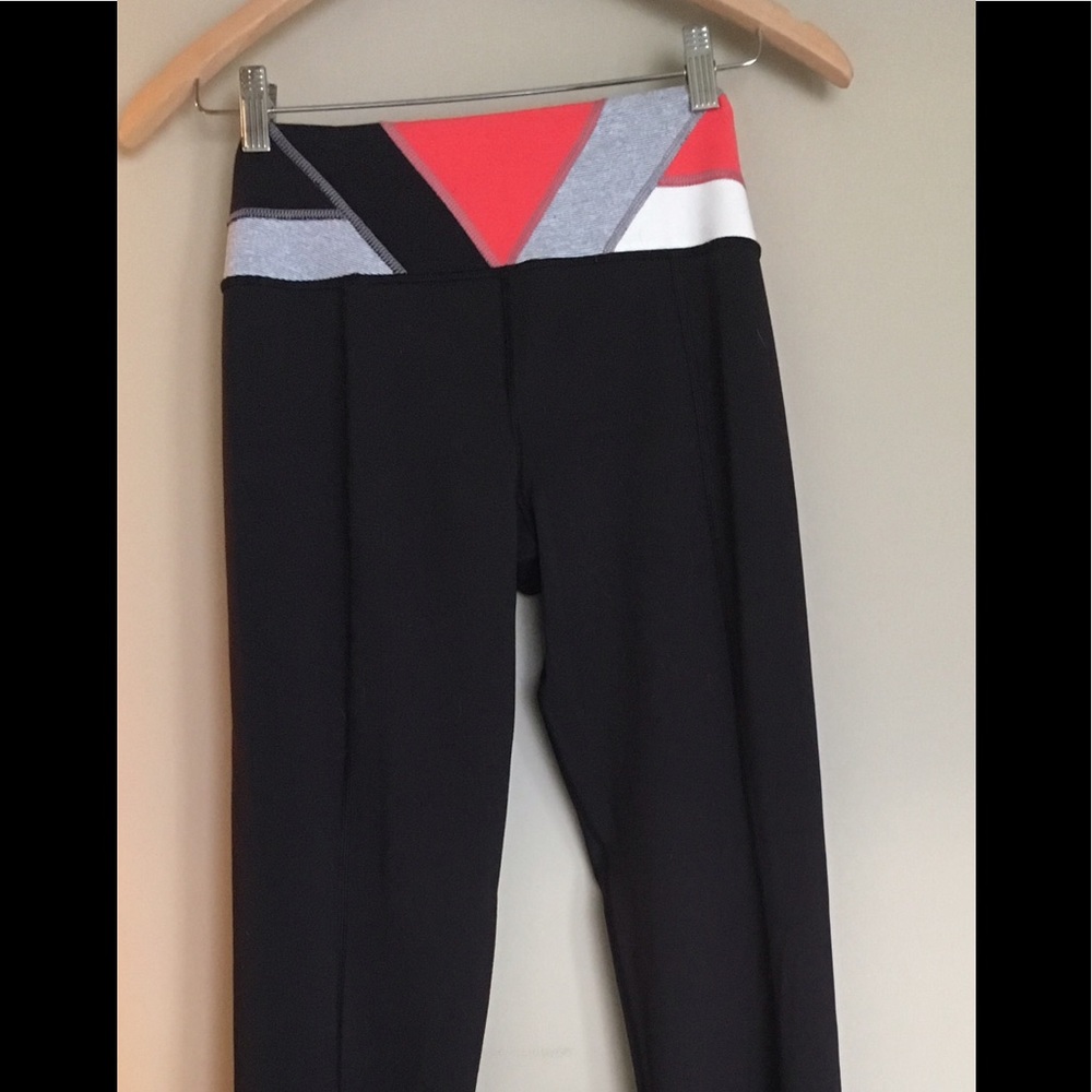 Lululemon boot cut leggings. Size 6