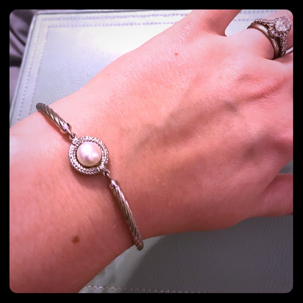 Beautiful Silver Bracelet with Large Pearl