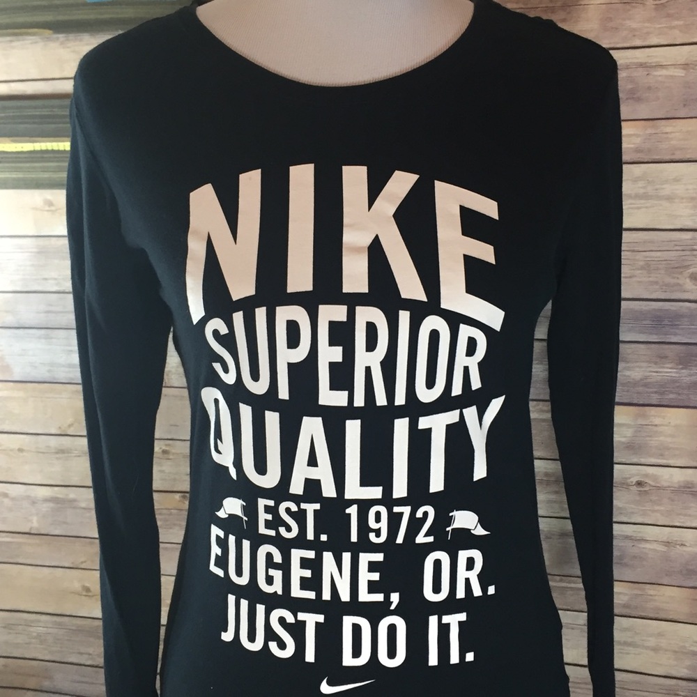 Women's Nike Long Sleeved Tshirt
