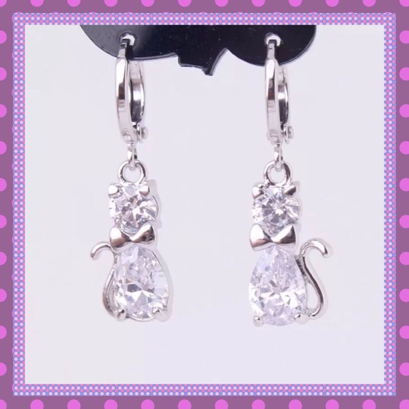 Boutique Jewelry - 😺 Kitty cat White Sapphire Dangle Earrings😺