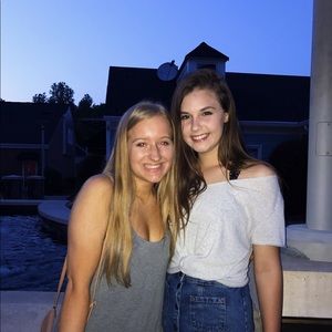 Meet your Posher, Abigail