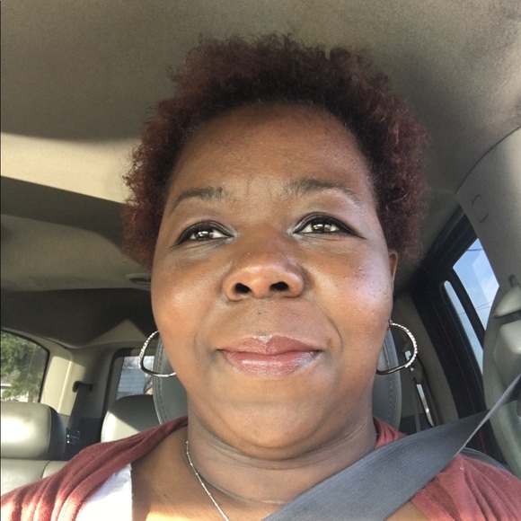 Meet your Posher, Tia - Picture 1 of 1