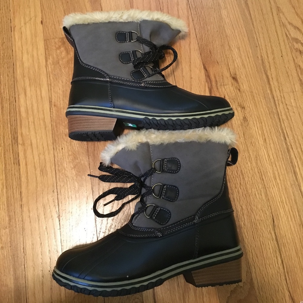 NWOT snow boots