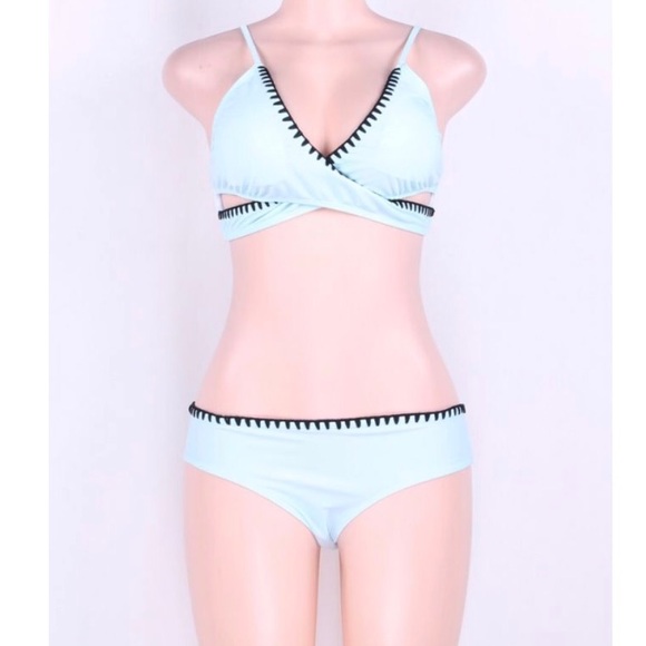 Mint crochet sea foam bikini - Picture 2 of 3